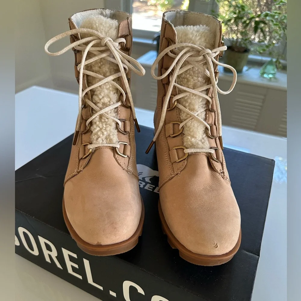 SOREL Phoenix Short Lace Lux Waterproof Boot Size 9 Natural Tan